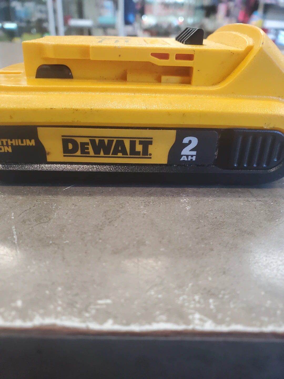DeWalt 20V 2.0 Ah Lithium Ion Battery - photo 3