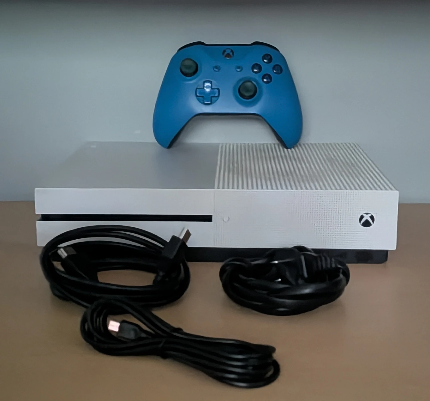 Used-Good Xbox One S | 500GB | w/ Blue OEM + Extras
