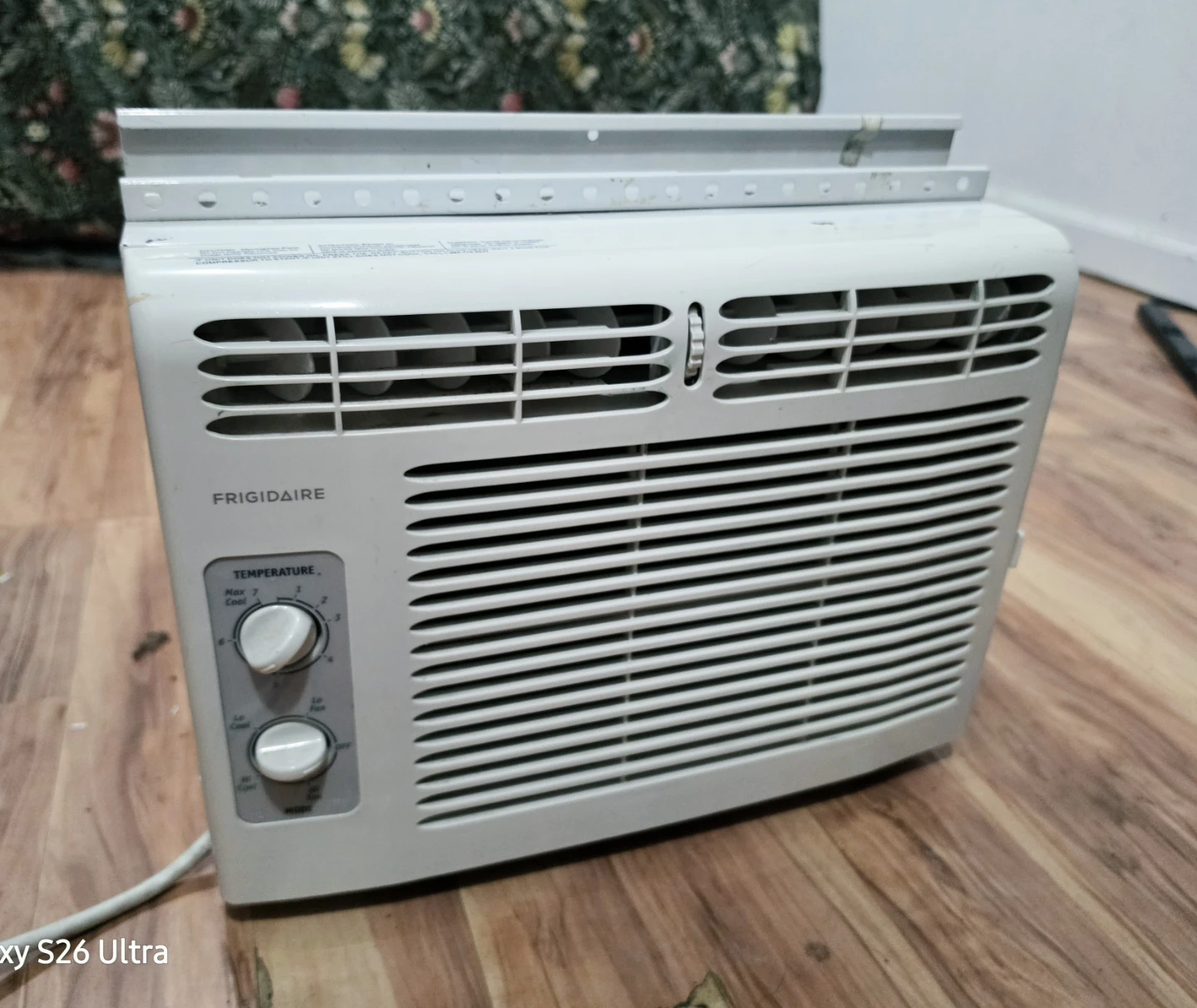 Frigidaire 5000 BTU Window-Mounted Air Conditioner White