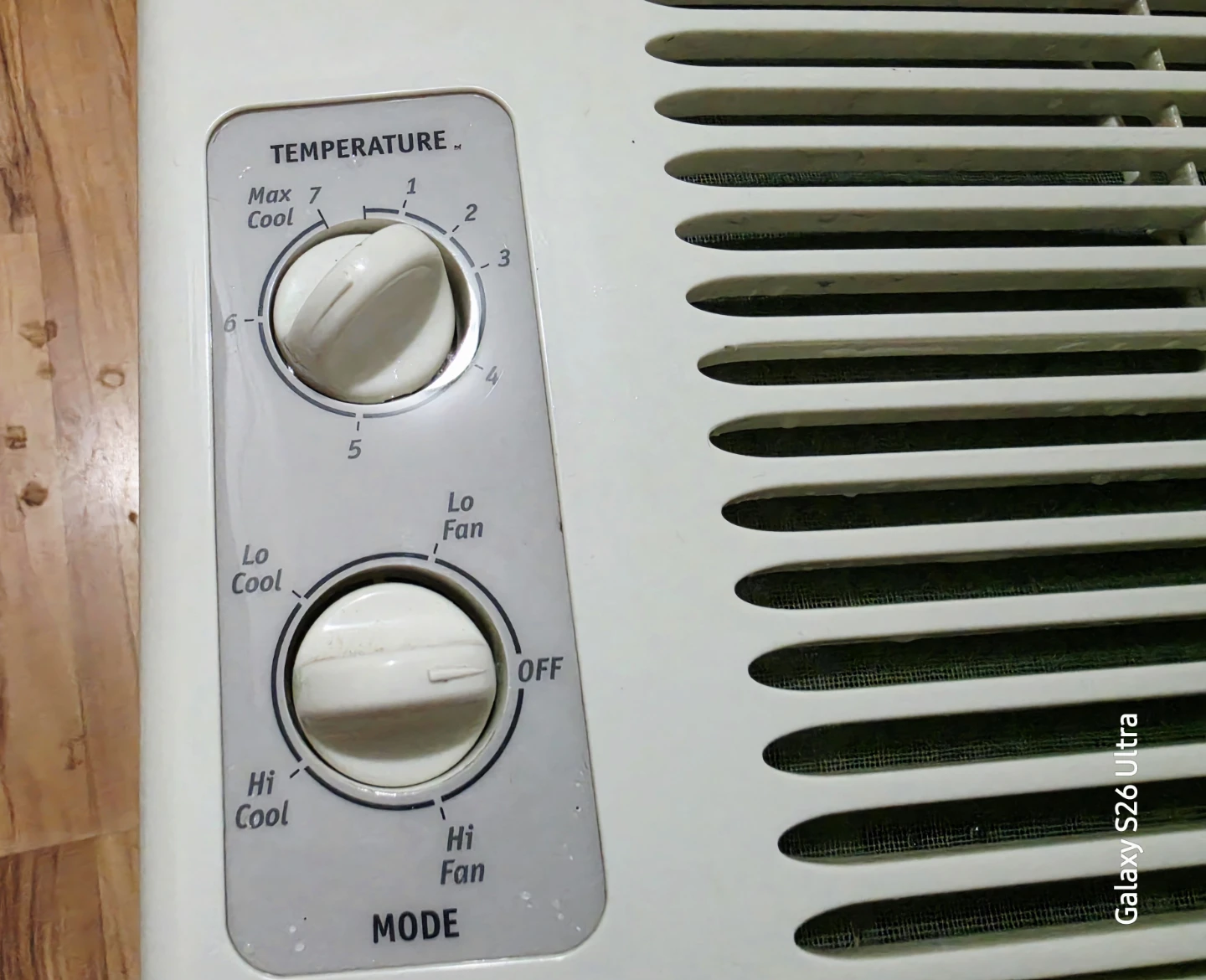 Frigidaire 5000 BTU Window-Mounted Air Conditioner White - photo 4