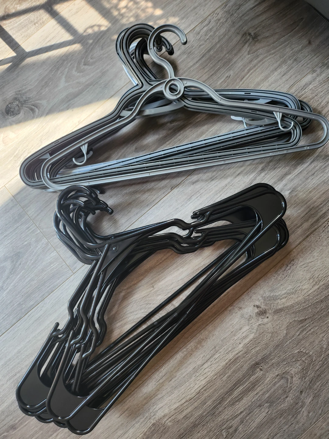 Plastic Clothes Hangers (Set of 20)