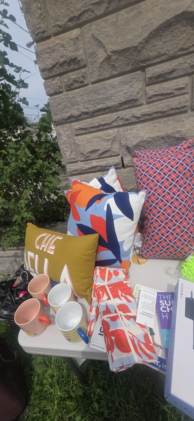 Bundle of Decorative Pillows, Mugs, and Tea Towels - photo 4