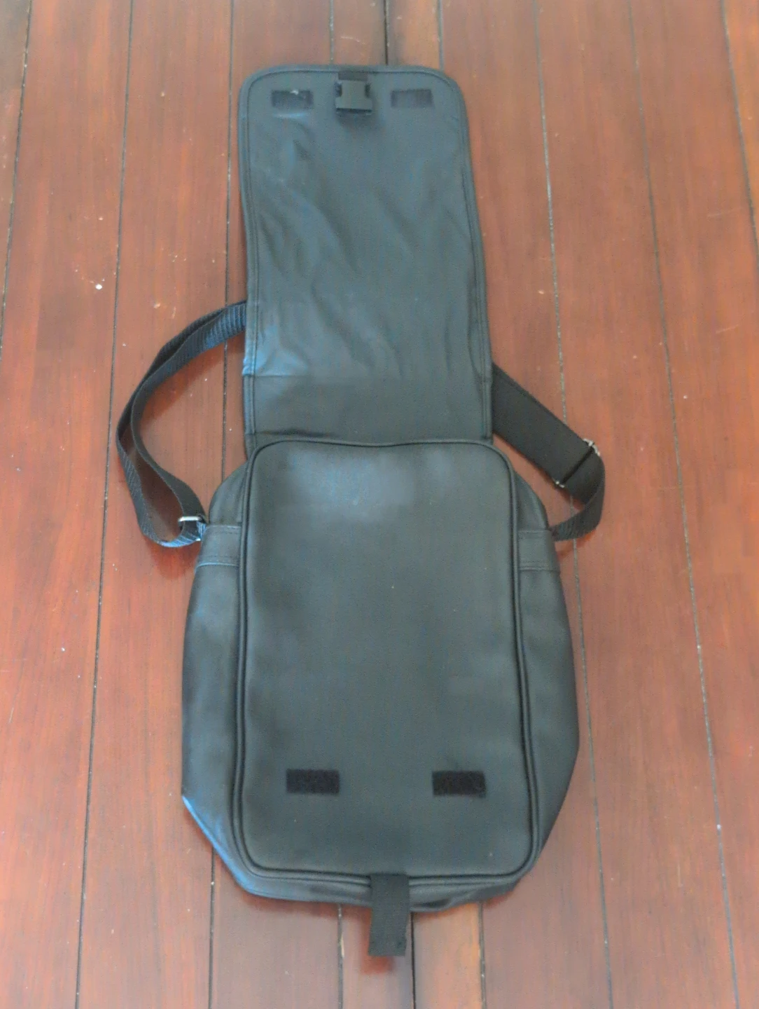 Johnnie Walker Black Label Messenger Bag - photo 2