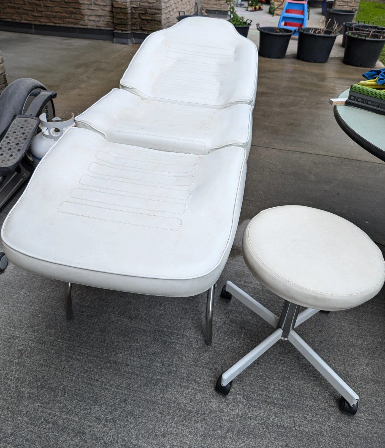 White Massage Table with Rolling Stool - photo 2