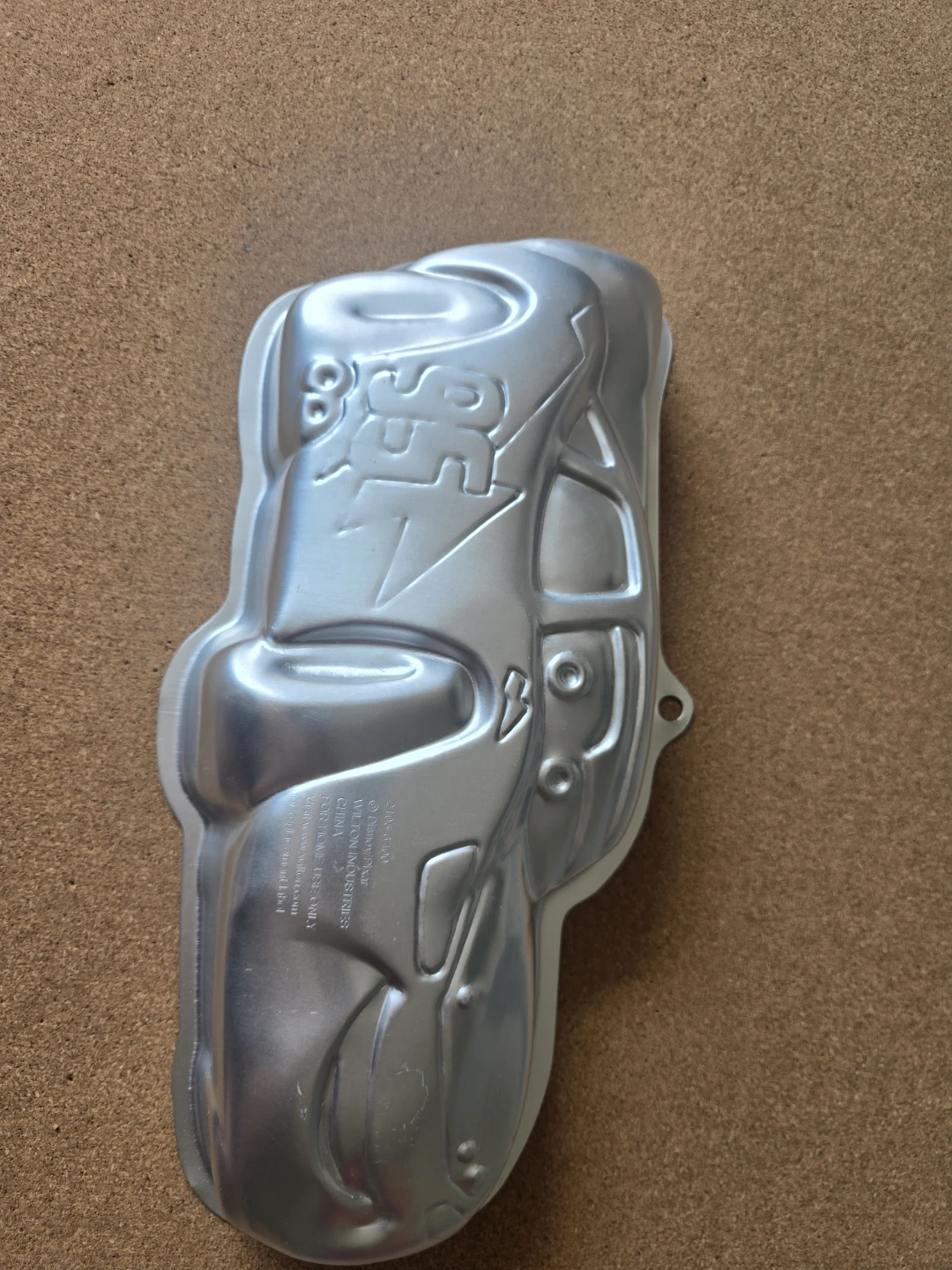 Disney Lightning McQueen Cake Pan - photo 2