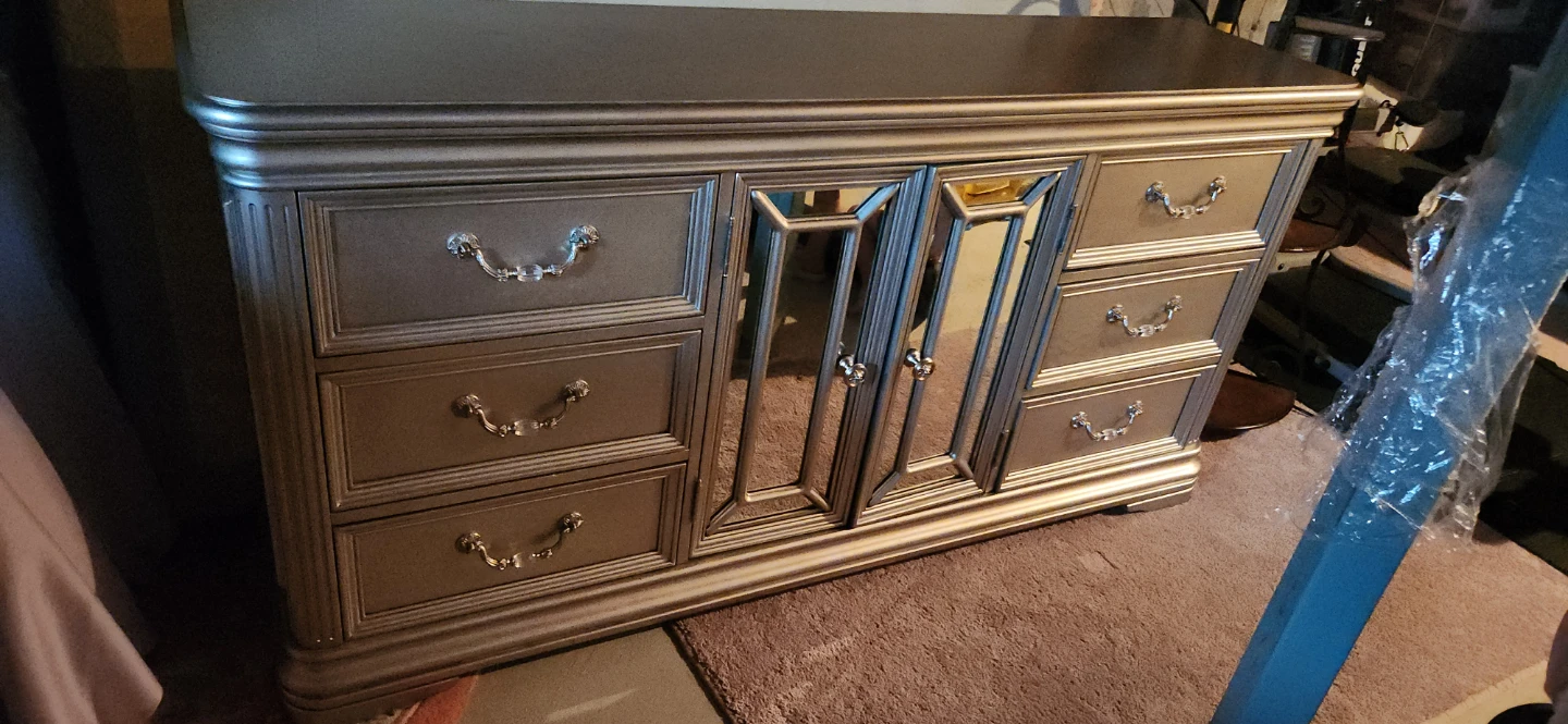 Bed .matres.mecup table.two stand table