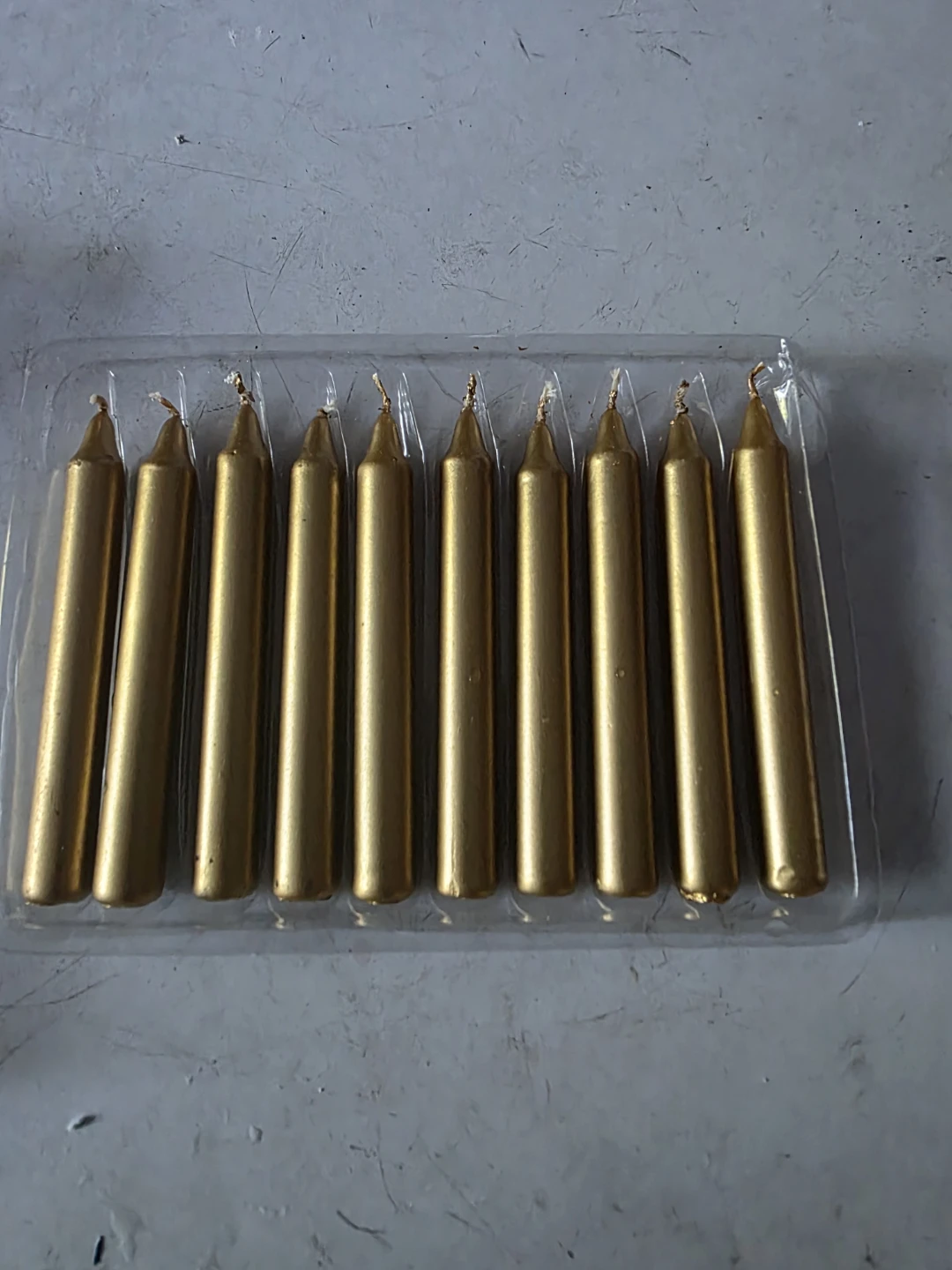 Classic Cards Gold Candles (16 Pack) 10cm