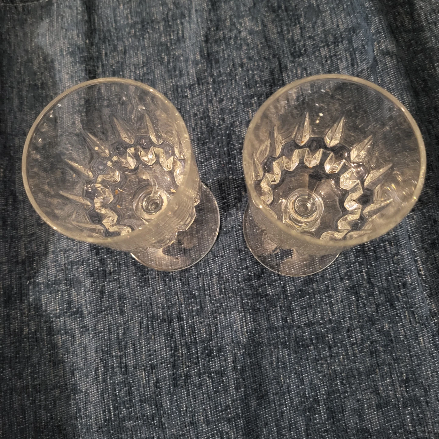 Set of 2 Clear Decorative Wine Glasses - photo 2