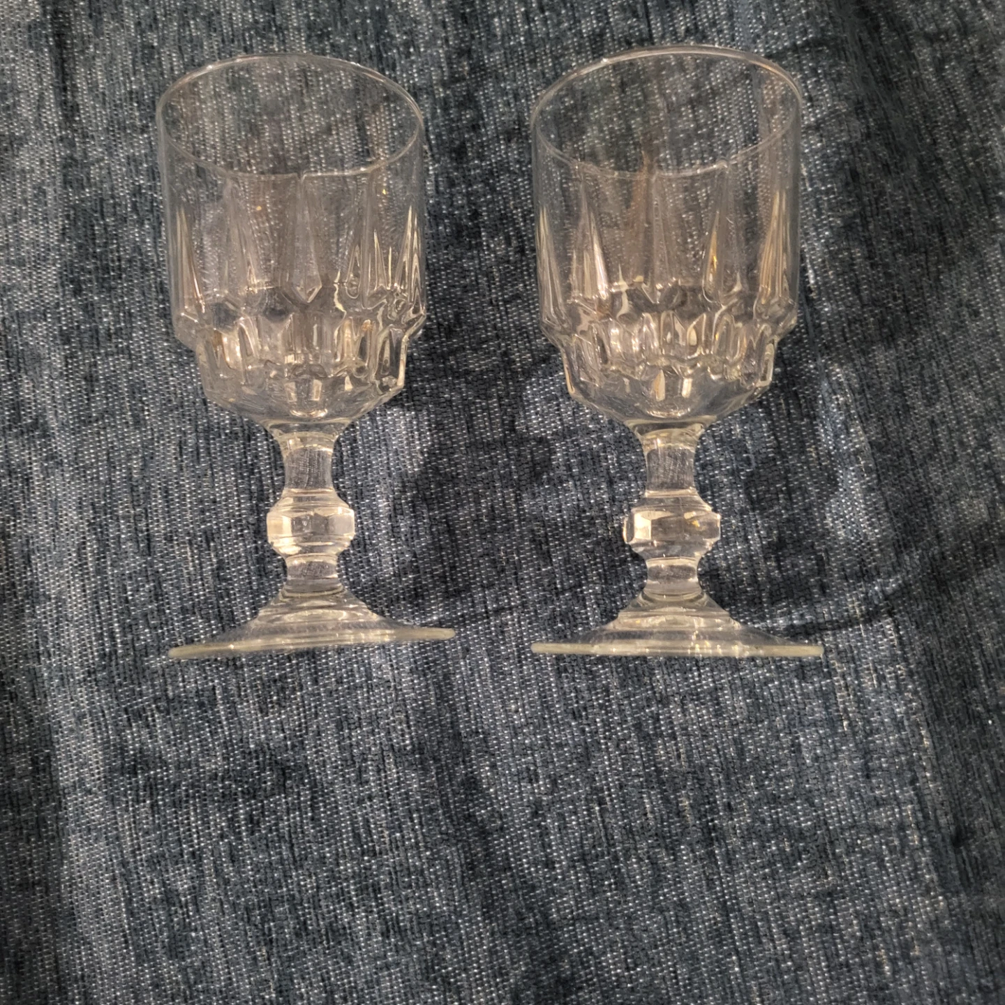 Set of 2 Clear Decorative Wine Glasses - photo 3
