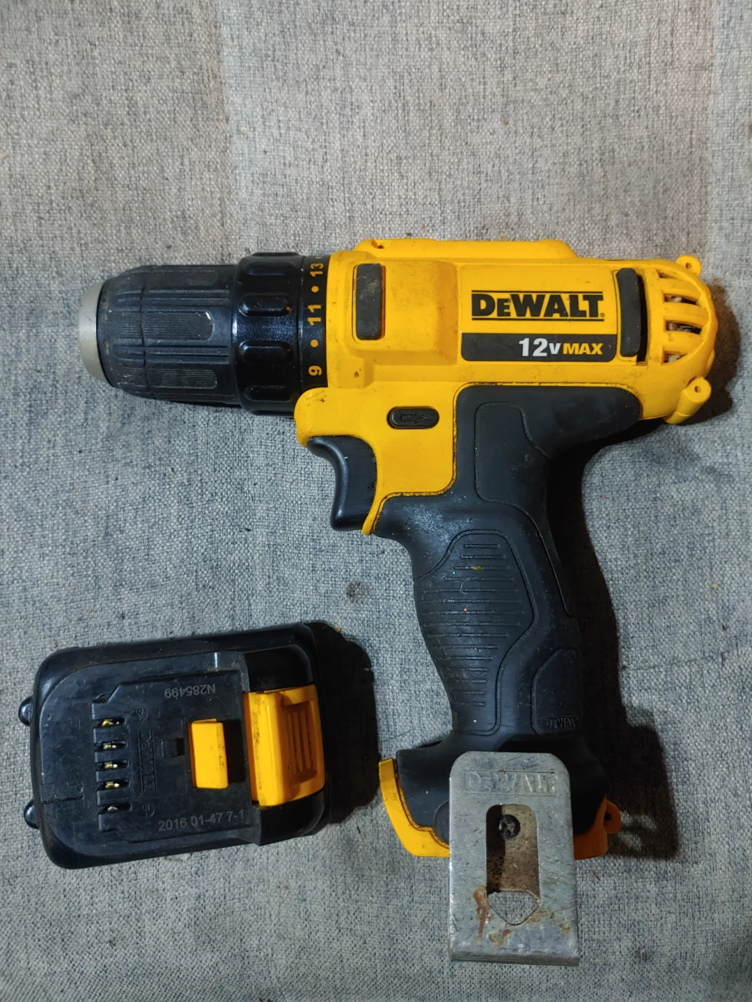 DeWalt 12V MAX Cordless Drill - photo 2