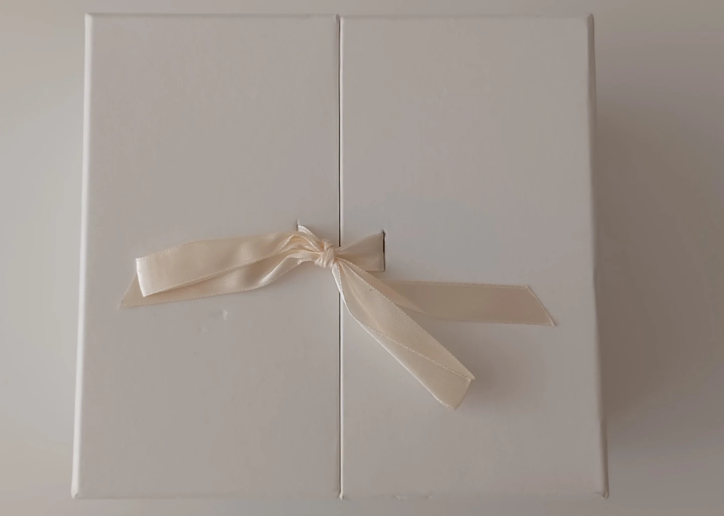 Heart of  White Roses in a Gift Box - photo 2