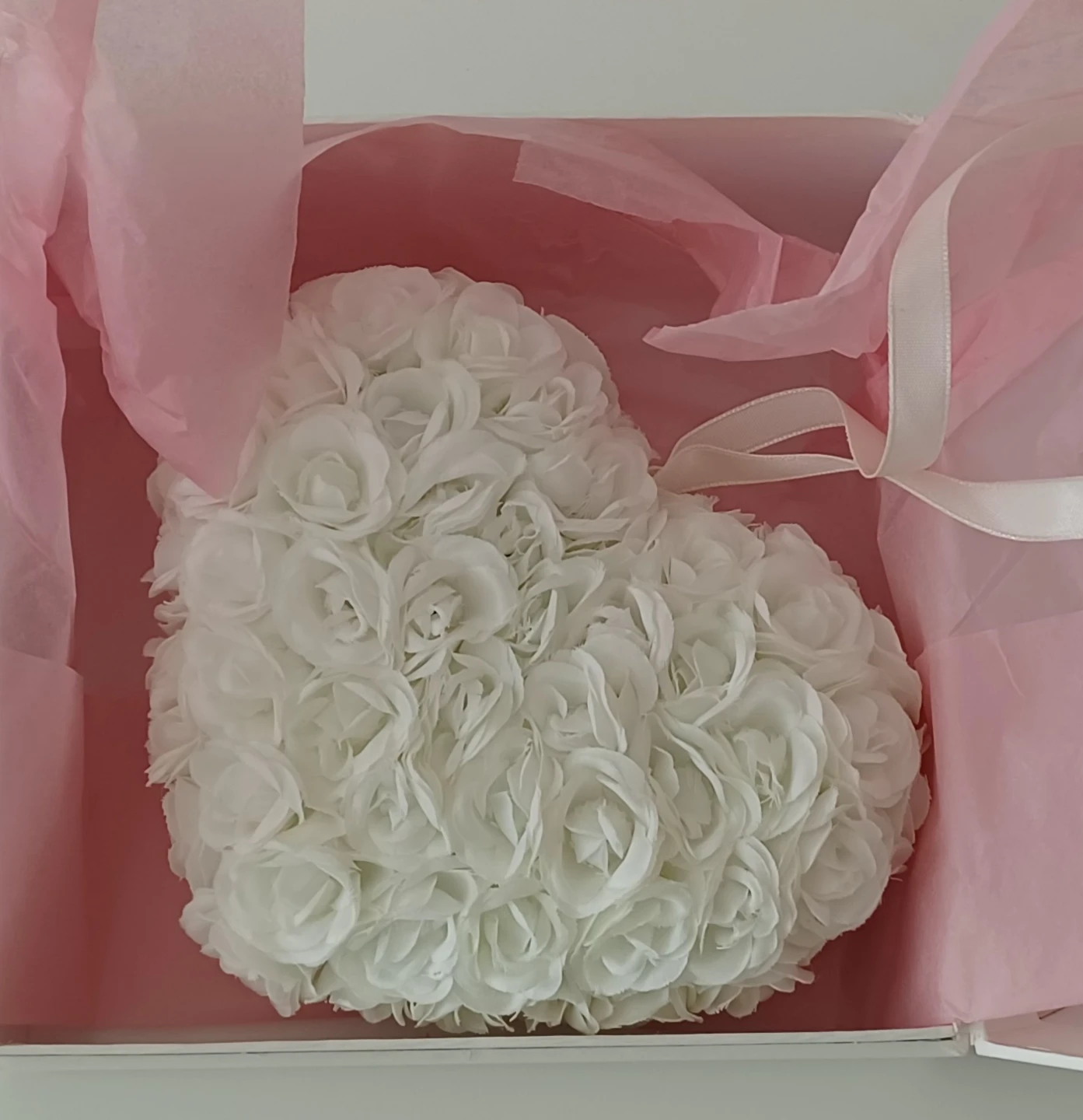 Heart of  White Roses in a Gift Box - photo 3