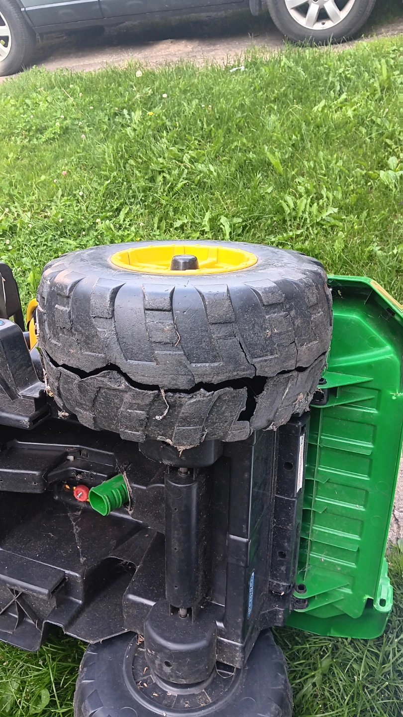 John Deere 12-Volt Ride-On Toy Gator - photo 4