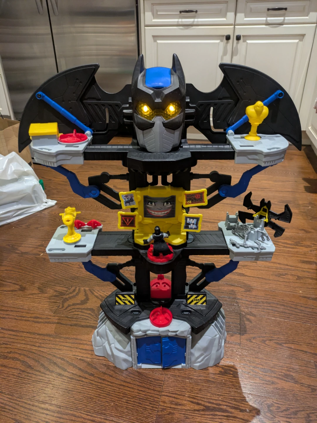 DC Super Friends Transforming Batcave Batman