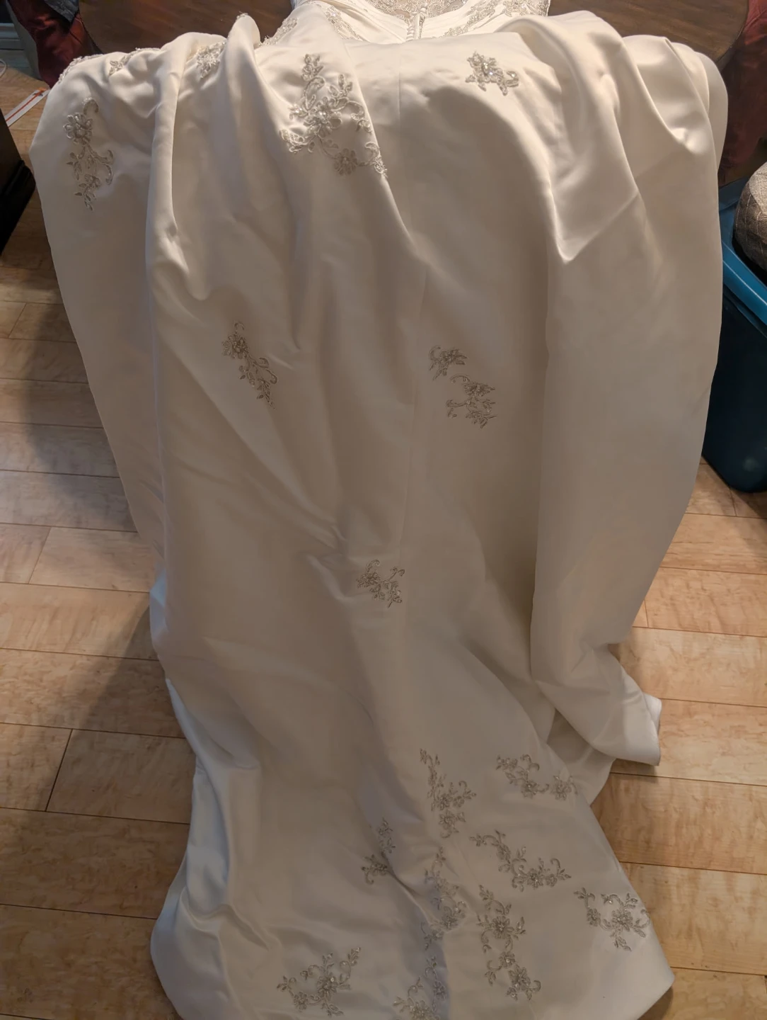 White Wedding Dress with Lace and Beading - photo 4