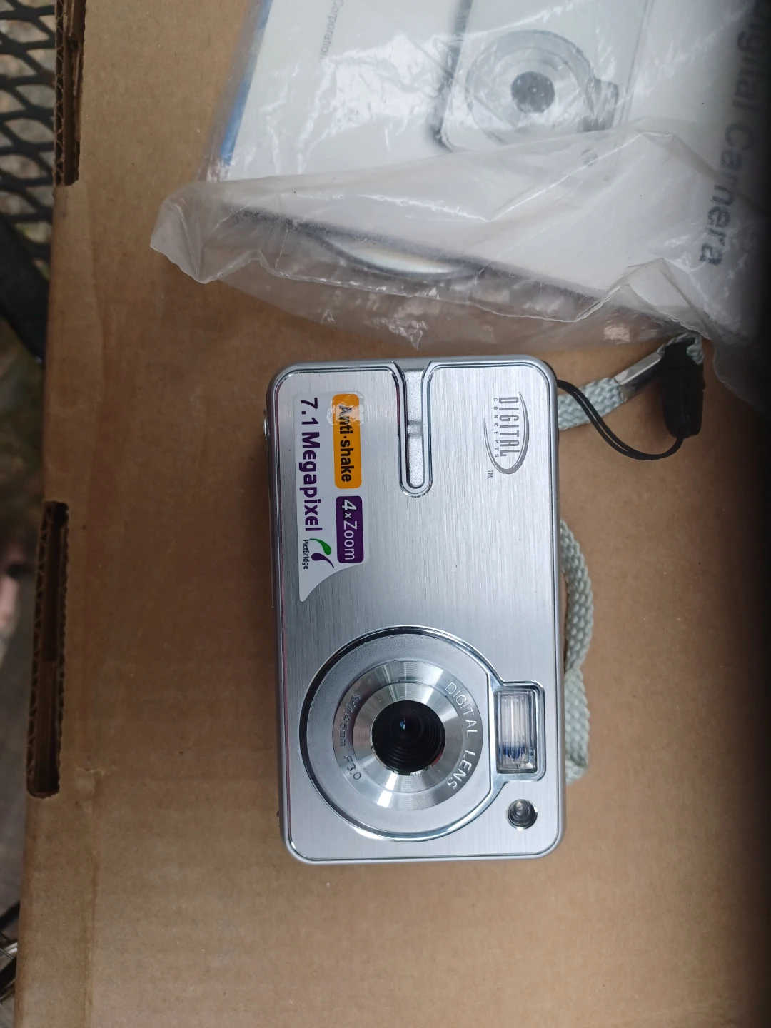 Digital Camera 7.1 Megapixel 4x Zoom