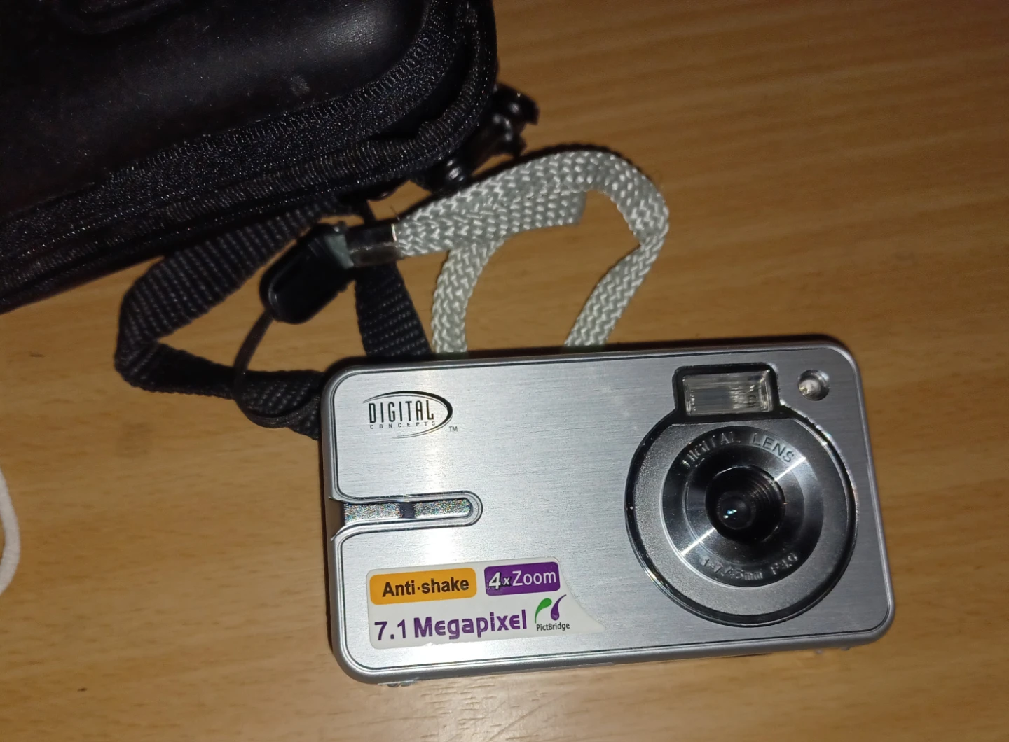 Digital Camera 7.1 Megapixel 4x Zoom - photo 4