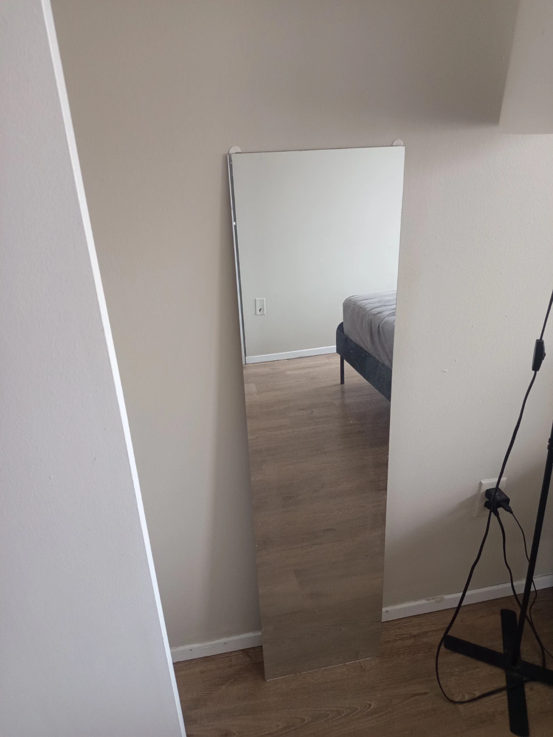Frameless mirror