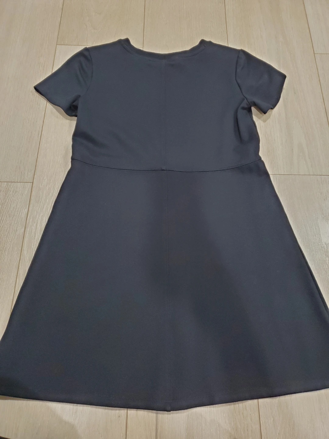 Gap Kids Short Sleeve Dress with Front Pockets - Size 12. - photo 2