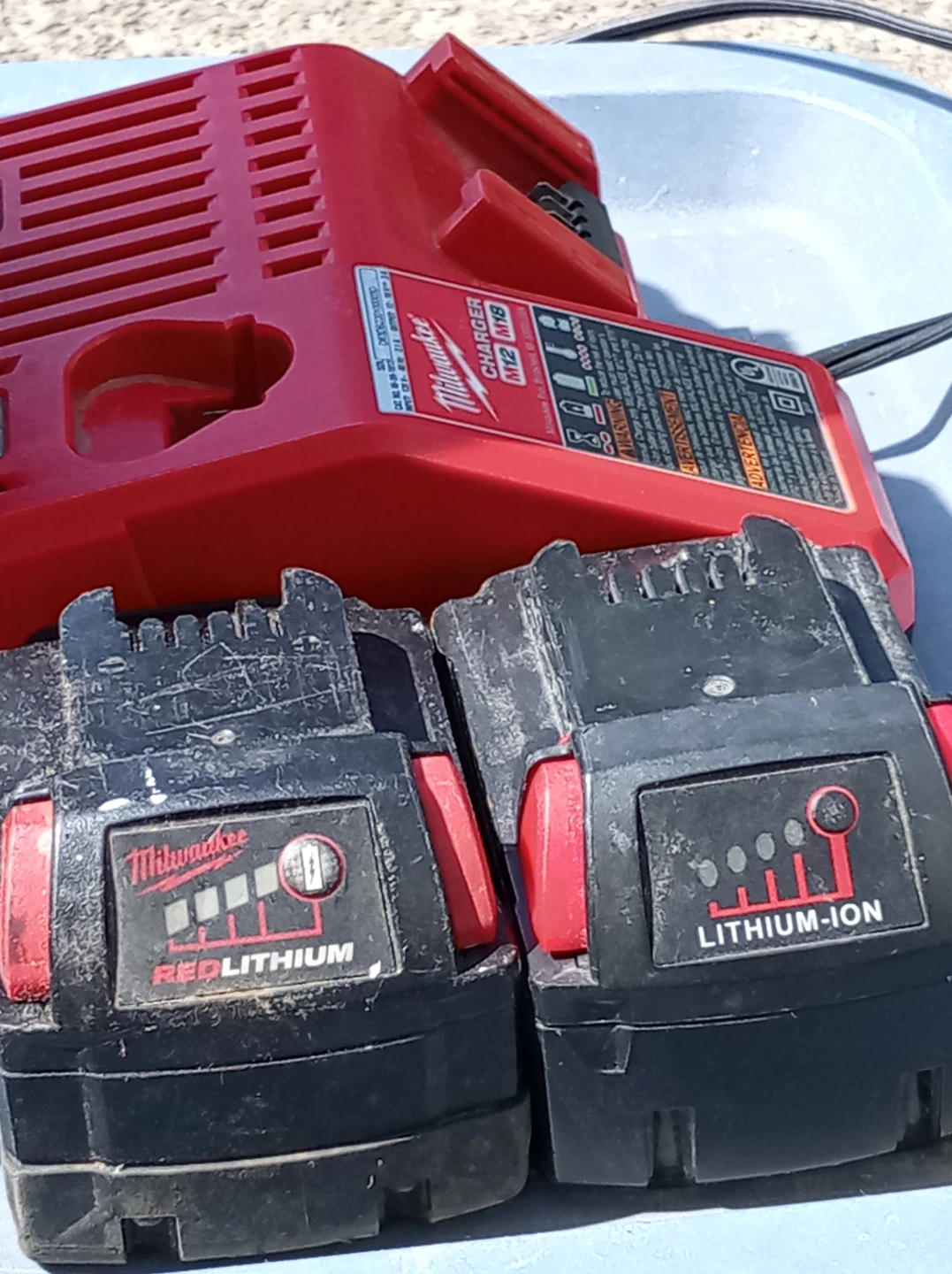 Milwaukee M18 Fan with 2 Batteries & Charger - photo 2