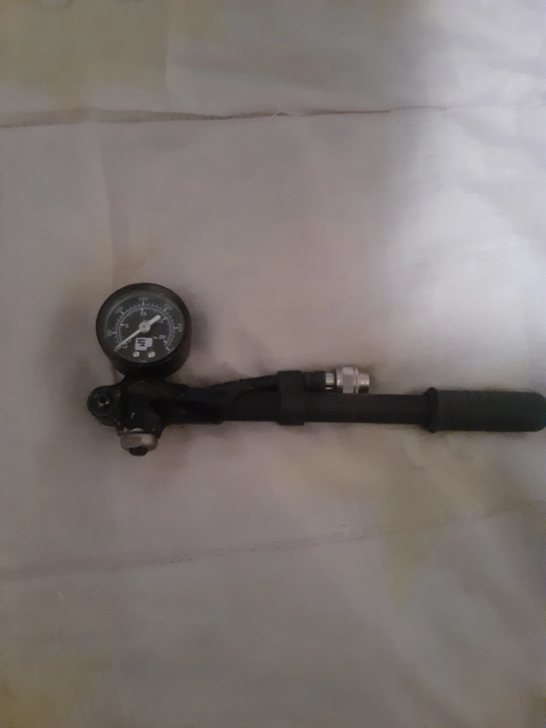Bike suspension pump