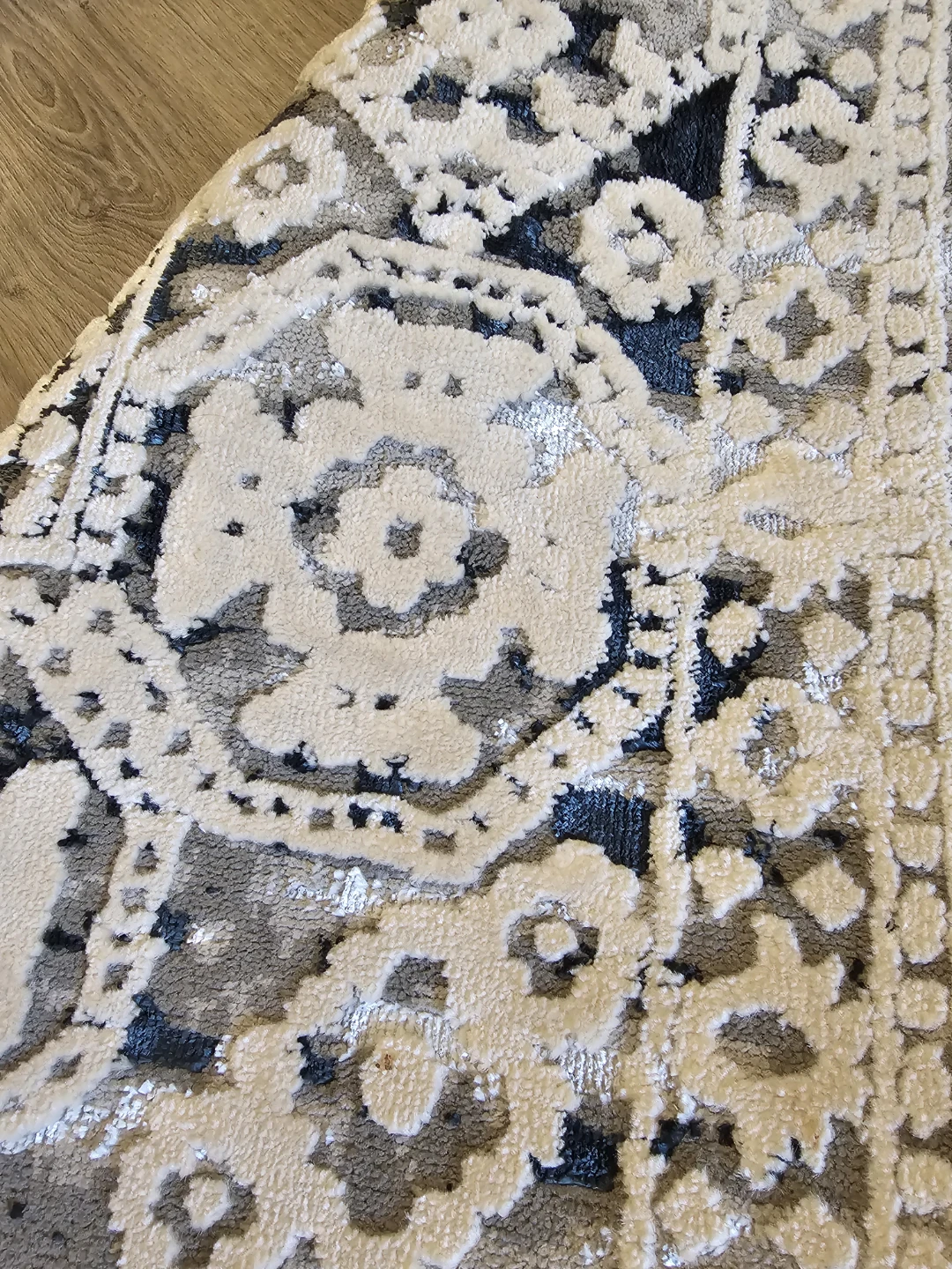 Classic Home Distressed Raffine 8' x 10' Area Rug - photo 3