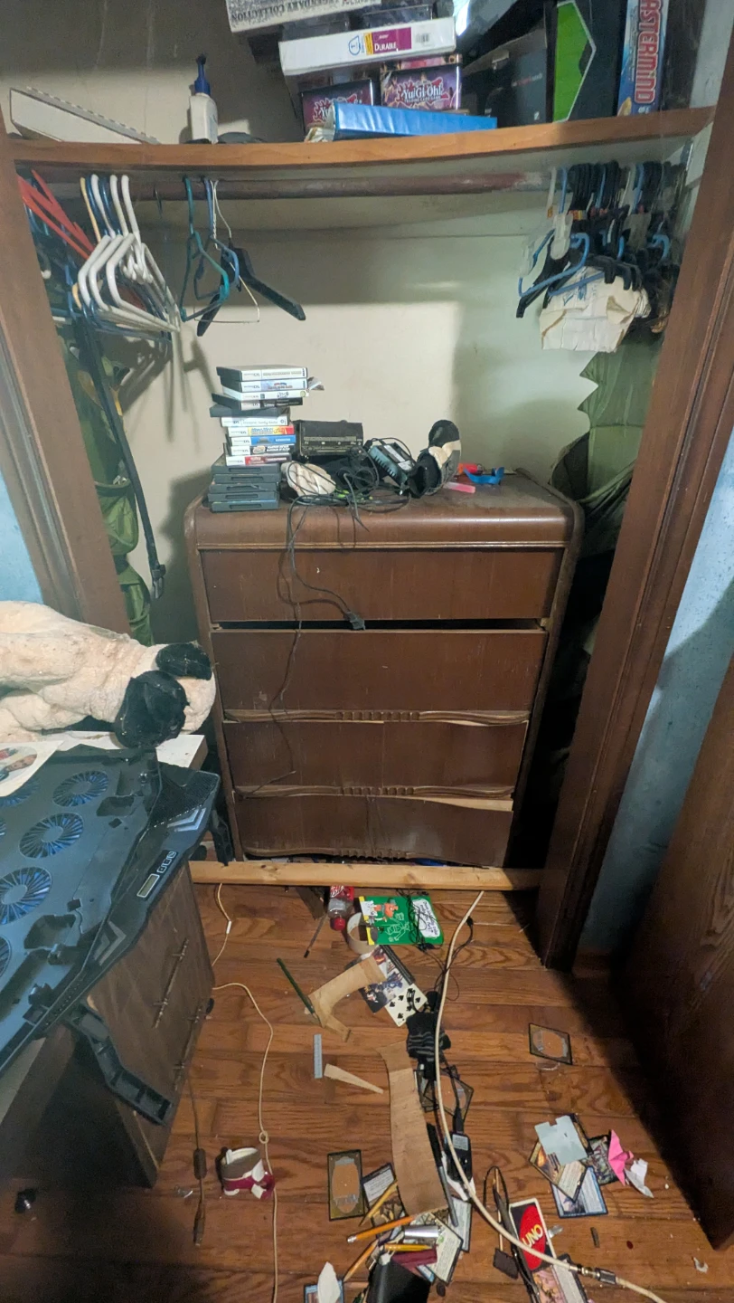 1920 Brown Wooden Dresser with 4 Drawers