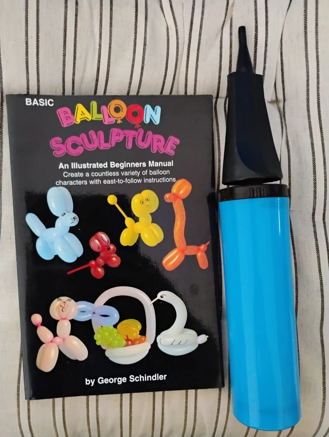 Basic Balloon Sculpture Illustrated Beginners Manual & Pump