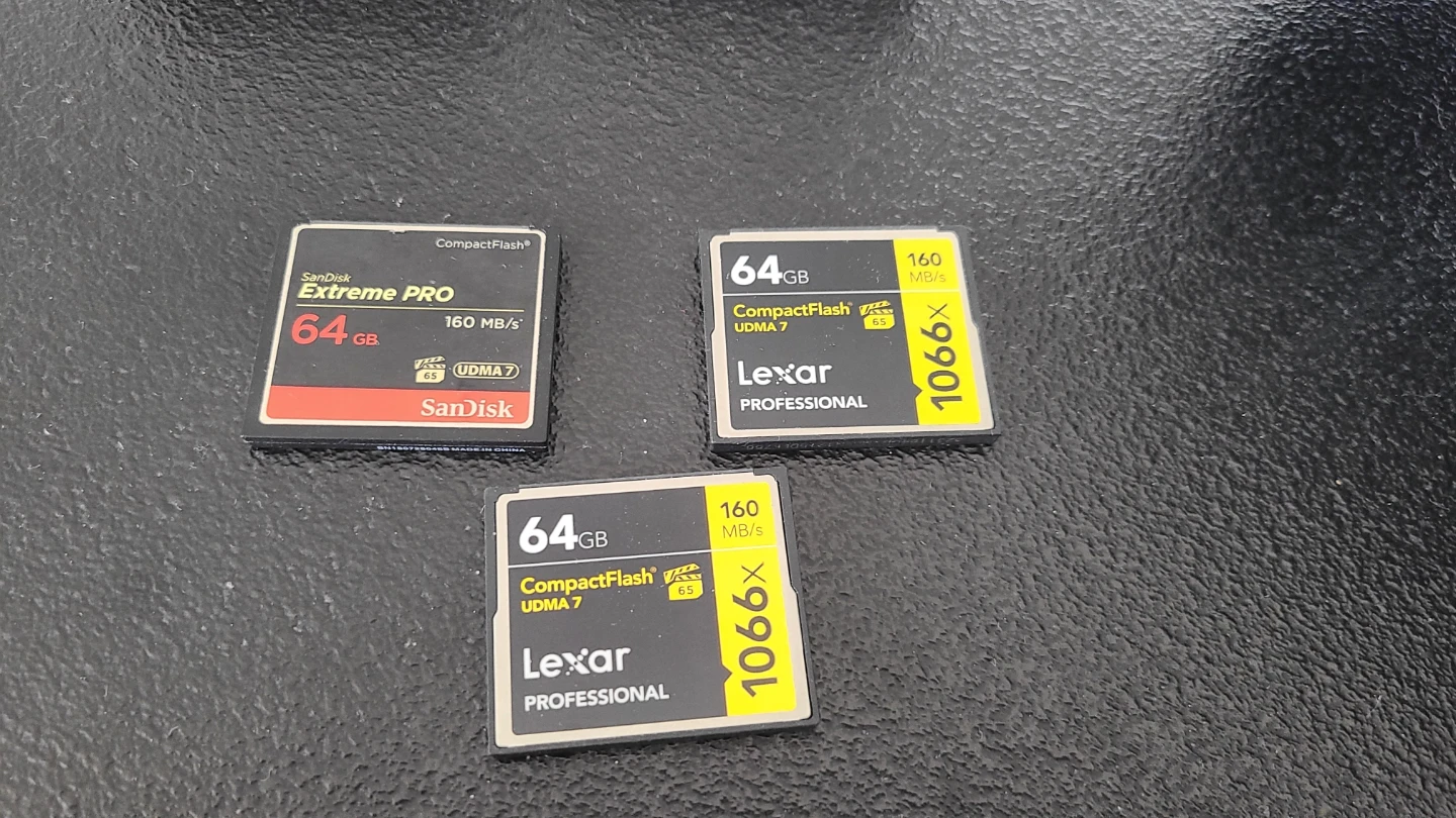 Canon XF200 HD Camcorder Bundle - photo 2