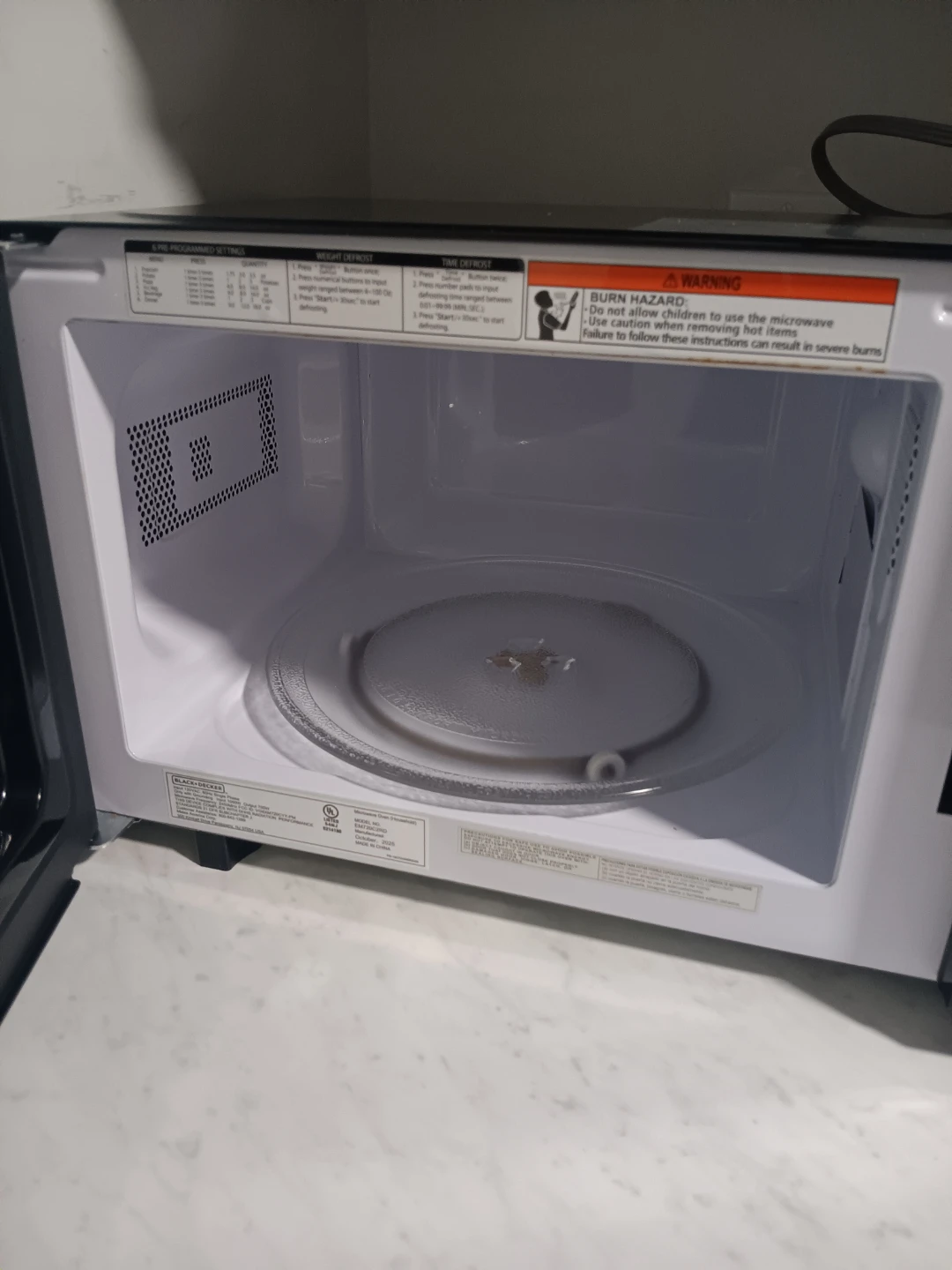 Black + Decker Microwave Oven