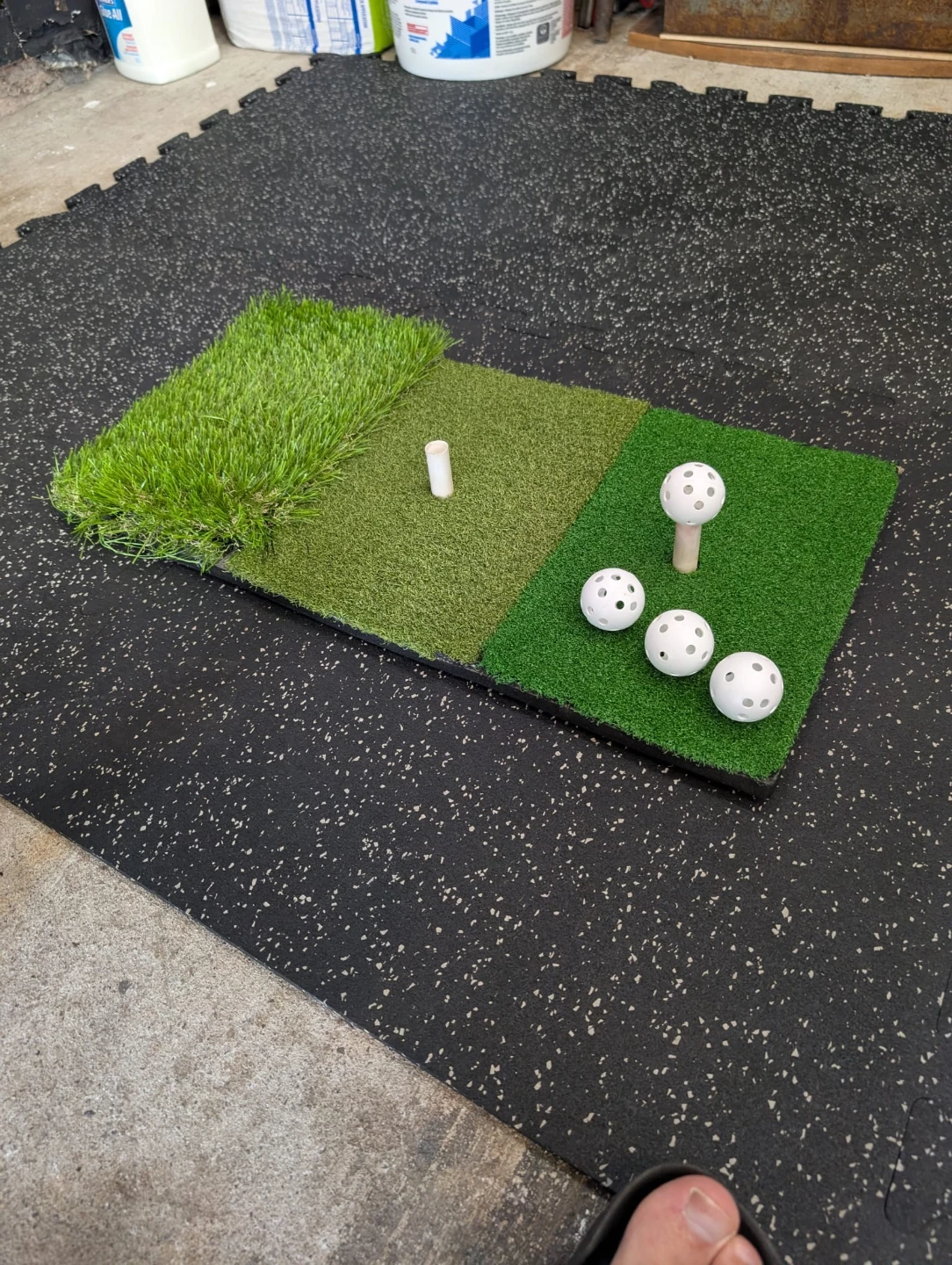 Golf Practice Mat with Balls and Tees