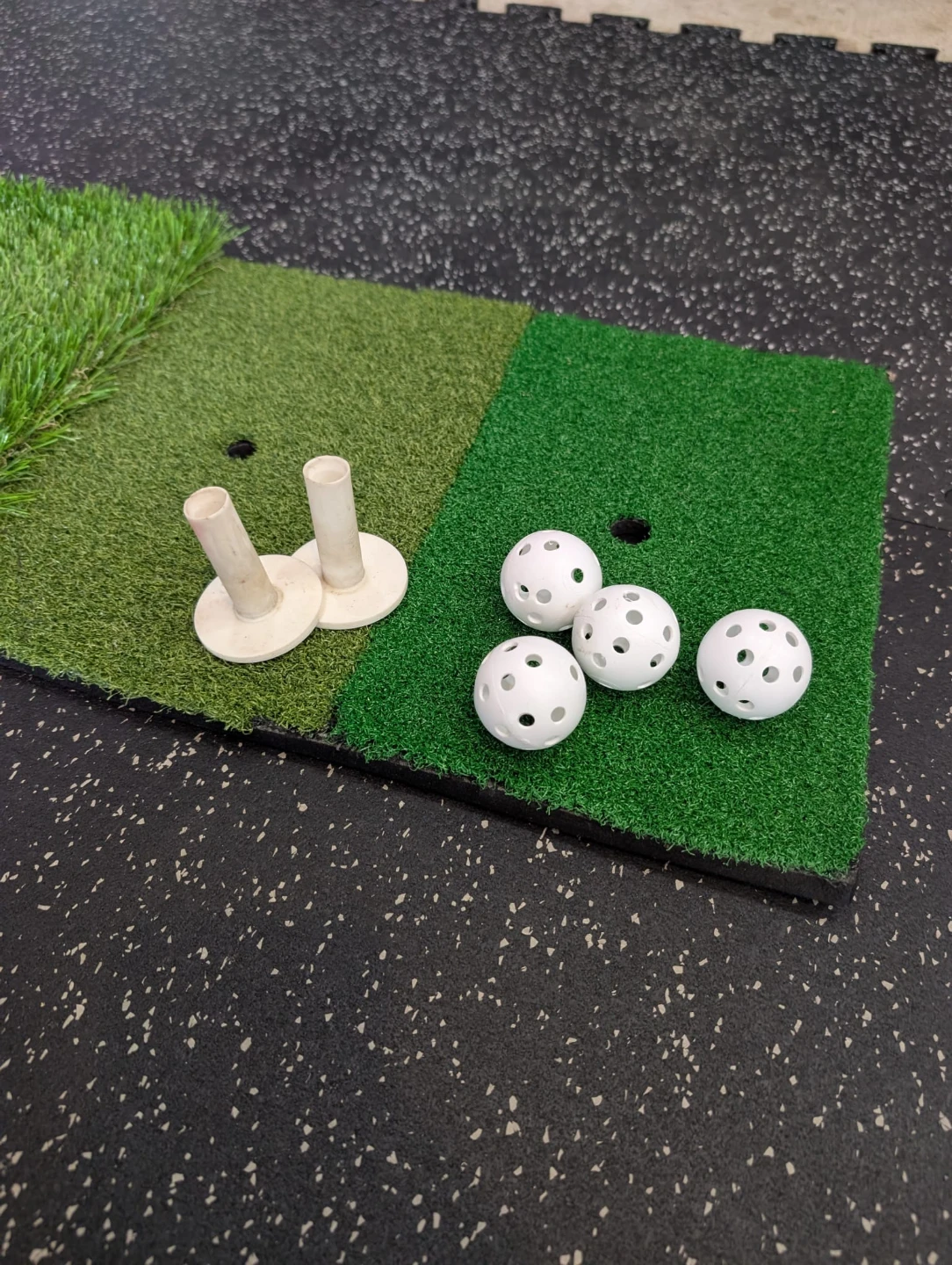 Golf Practice Mat with Balls and Tees - photo 2