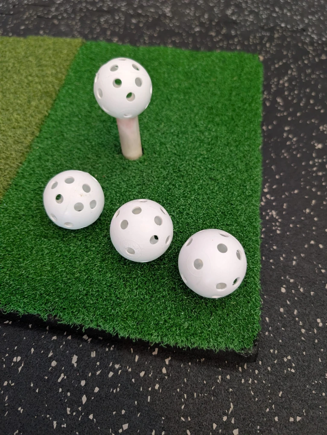 Golf Practice Mat with Balls and Tees - photo 3