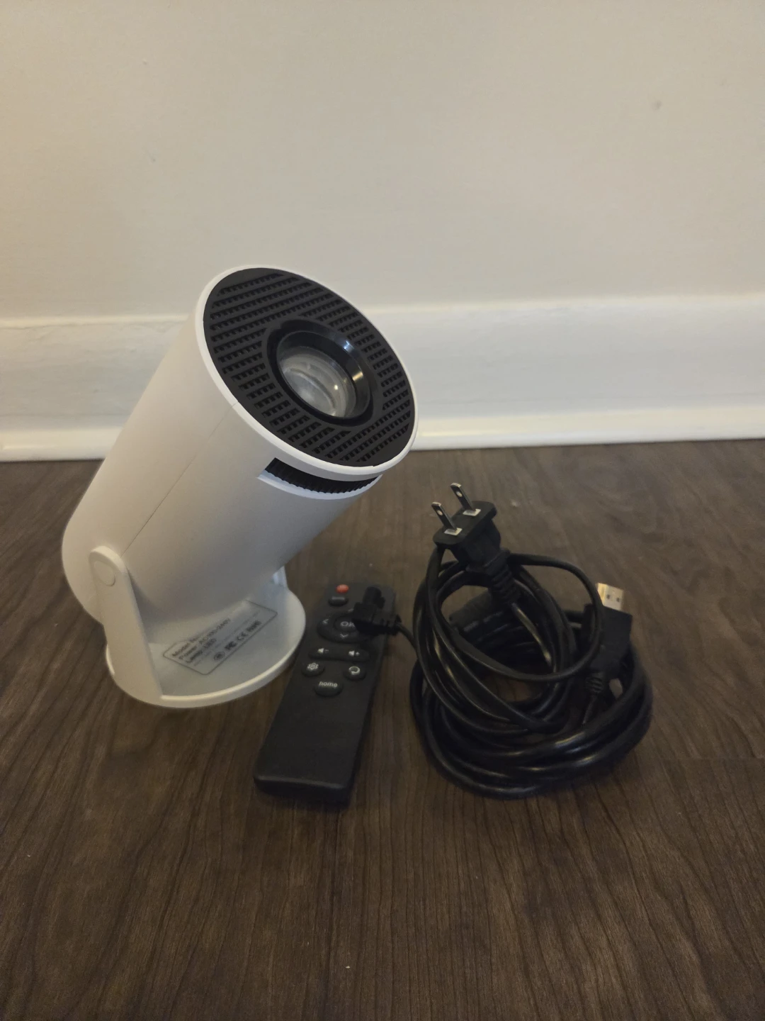 THTE HY300 Mini Projector with Remote - photo 2