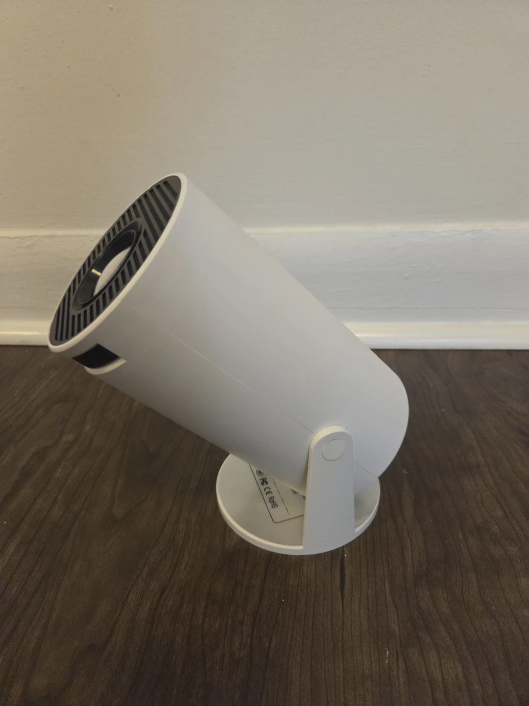 THTE HY300 Mini Projector with Remote - photo 3
