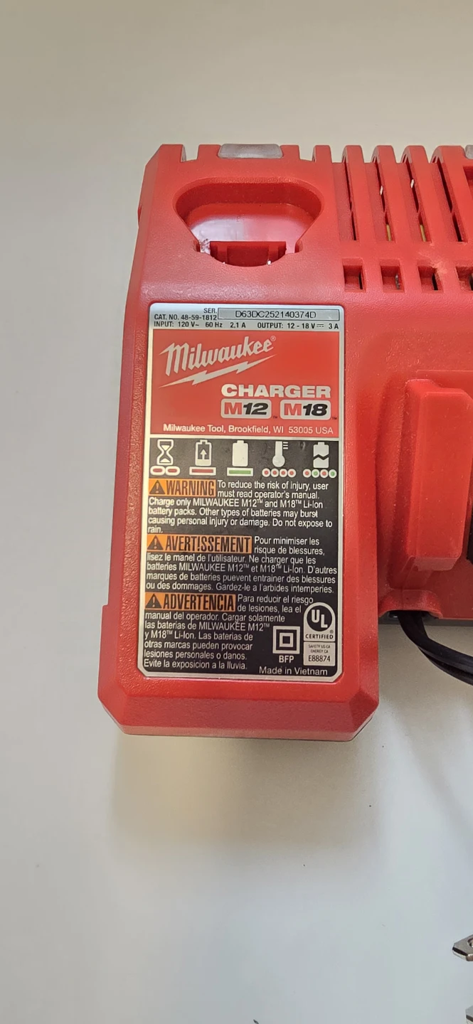 Milwaukee M12 M18 Battery Charger - photo 2