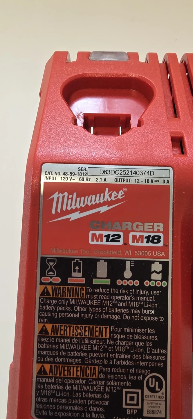 Milwaukee M12 M18 Battery Charger - photo 3