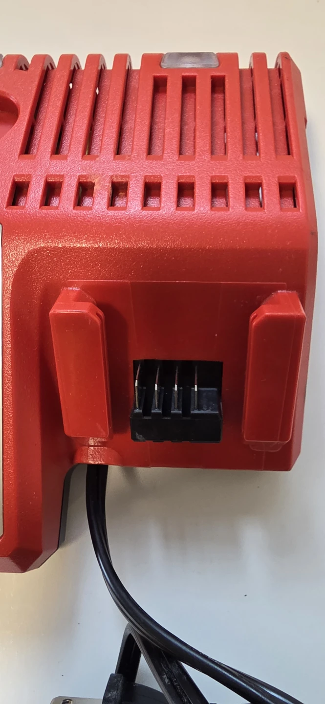 Milwaukee M12 M18 Battery Charger - photo 4