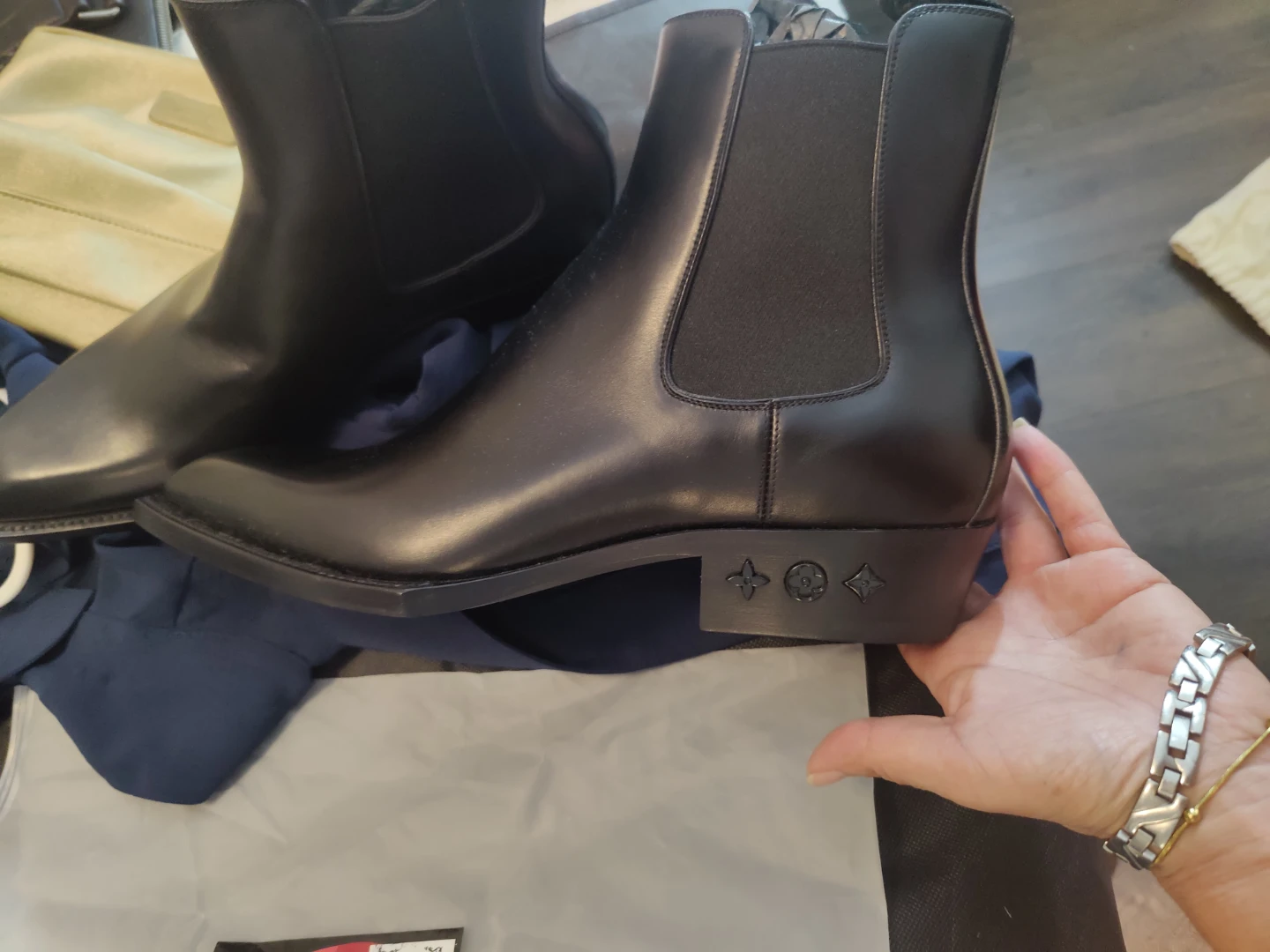 Louis Vuitton Black Leather Chelsea Boots - photo 4