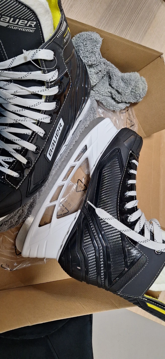 Bauer Supreme Strike Hockey Skates Size 9.0 R