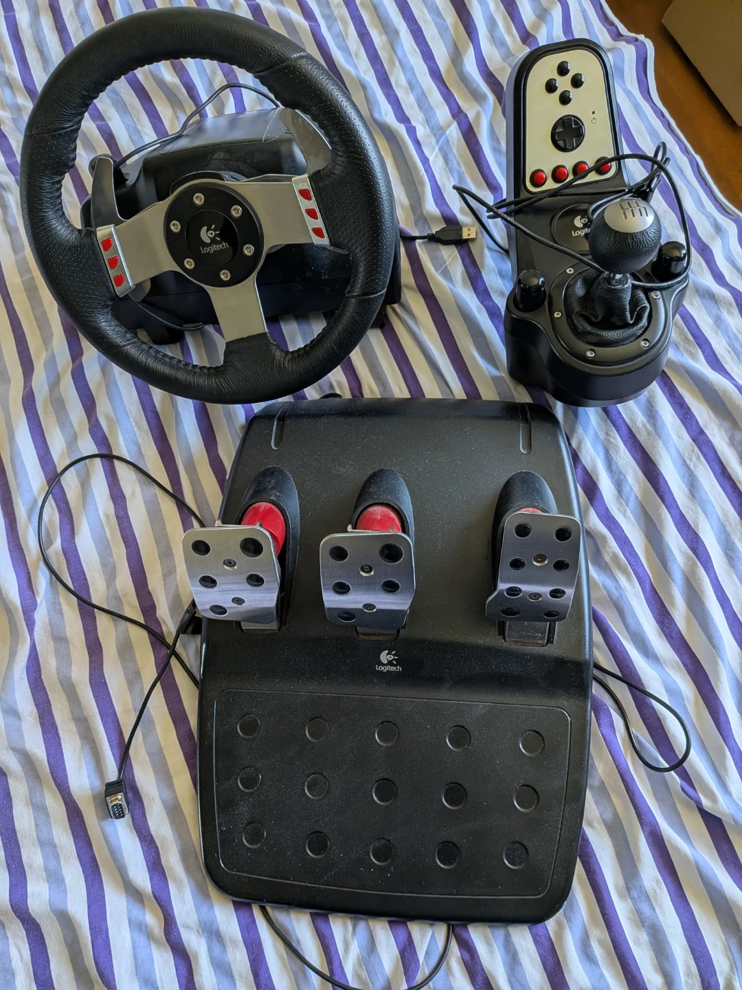 Logitech G27 Racing Wheel, Pedals and Shifter