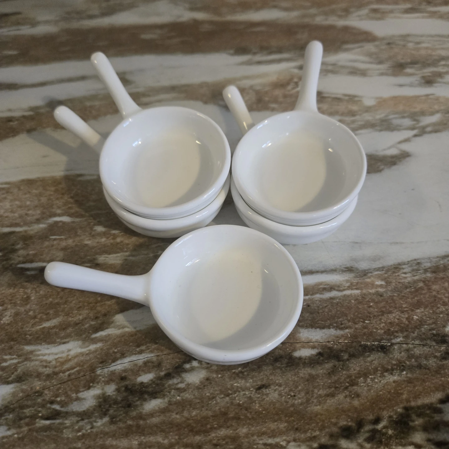 Set of 5 White sauce holders with Handles