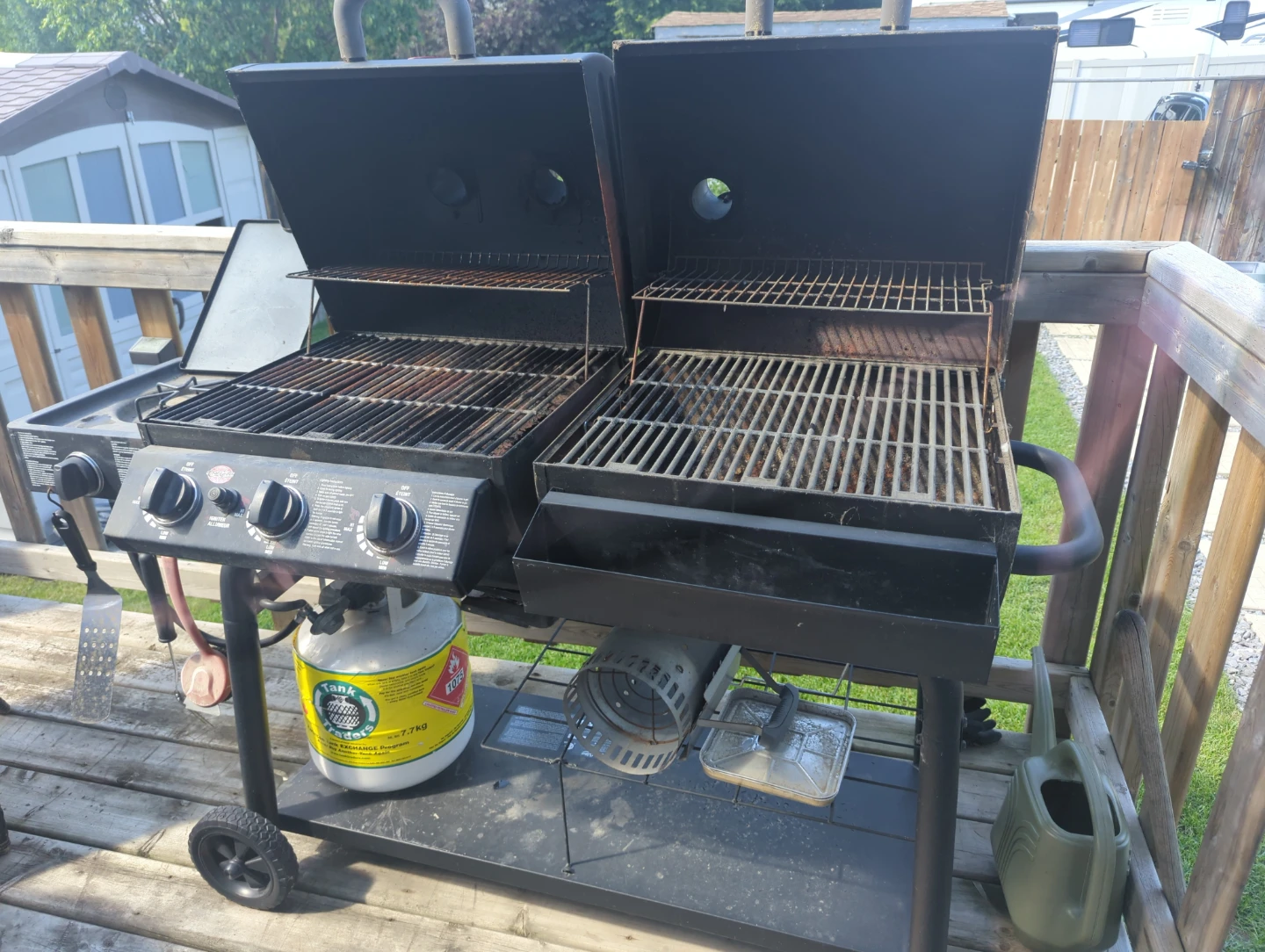 Char-Griller Duo Propane Gas & Charcoal Grill - photo 2