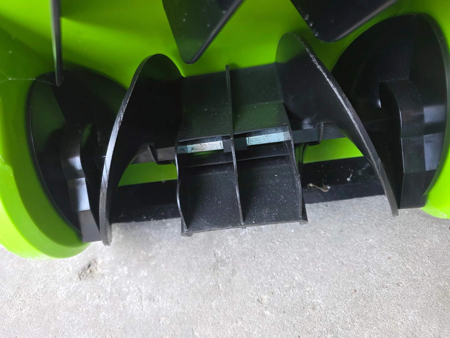 Greenworks 12" Brushless Snow Shovel - photo 5