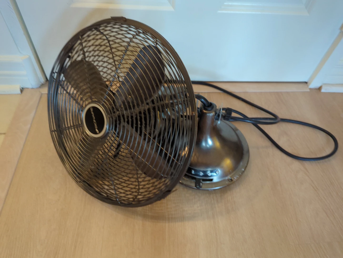 Functional Fan, but broken base