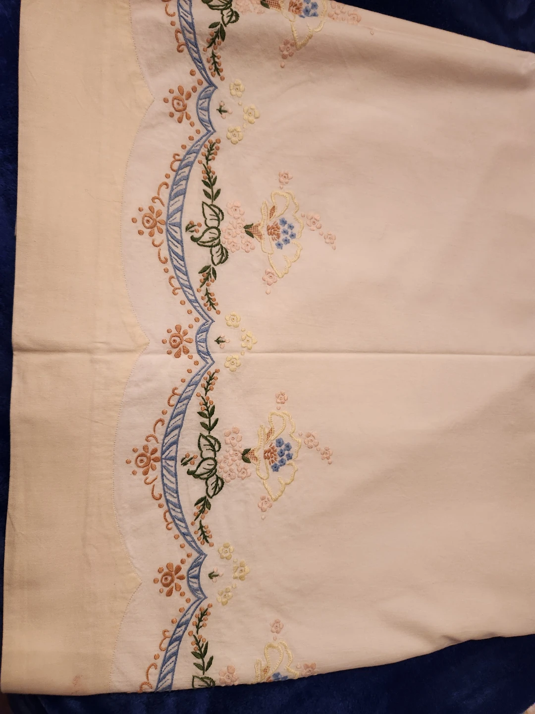 Embroidered Pillowcase and top sheet - photo 2