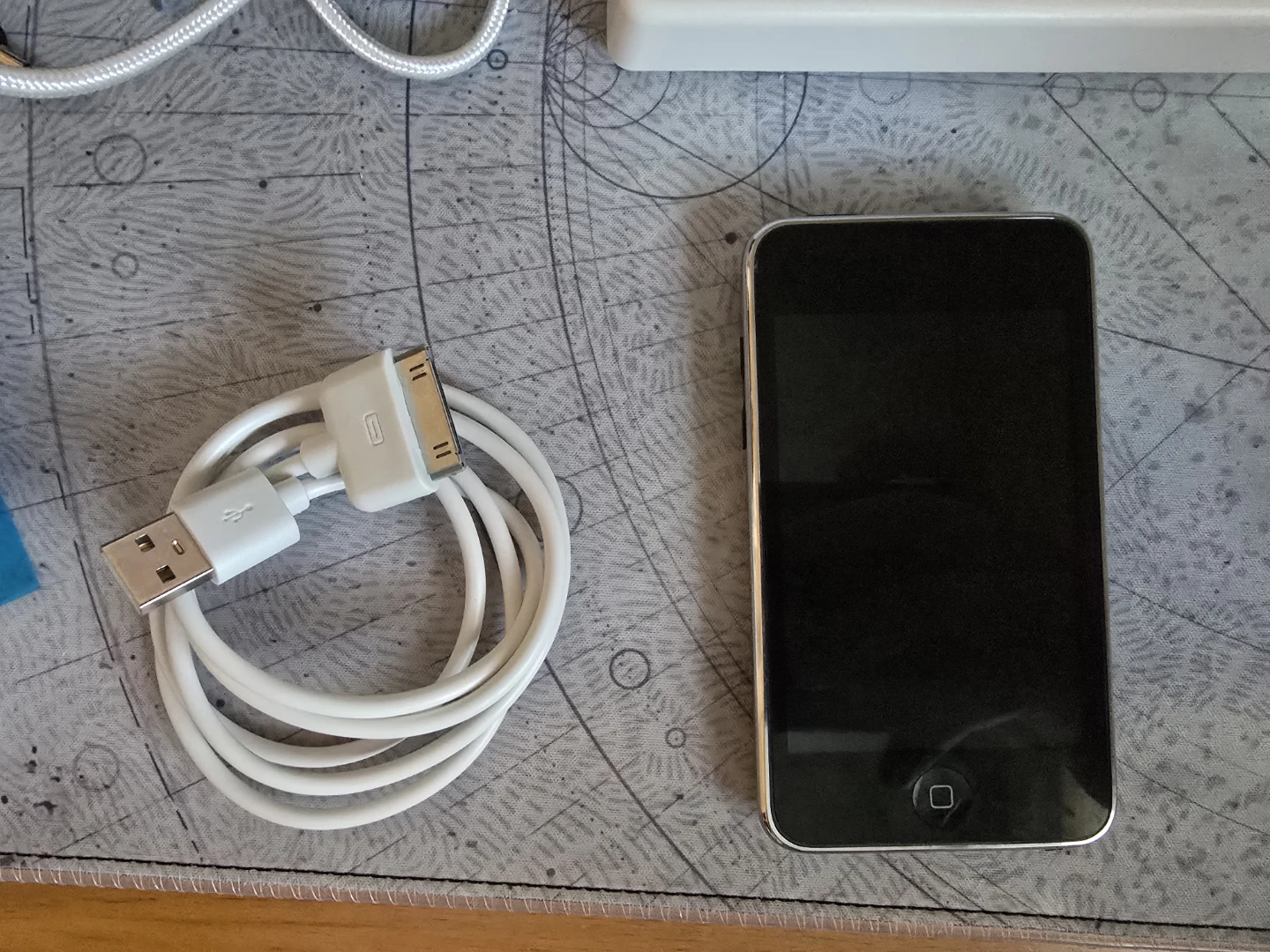 Apple iPod Touch 3rd gen 32GB - photo 3