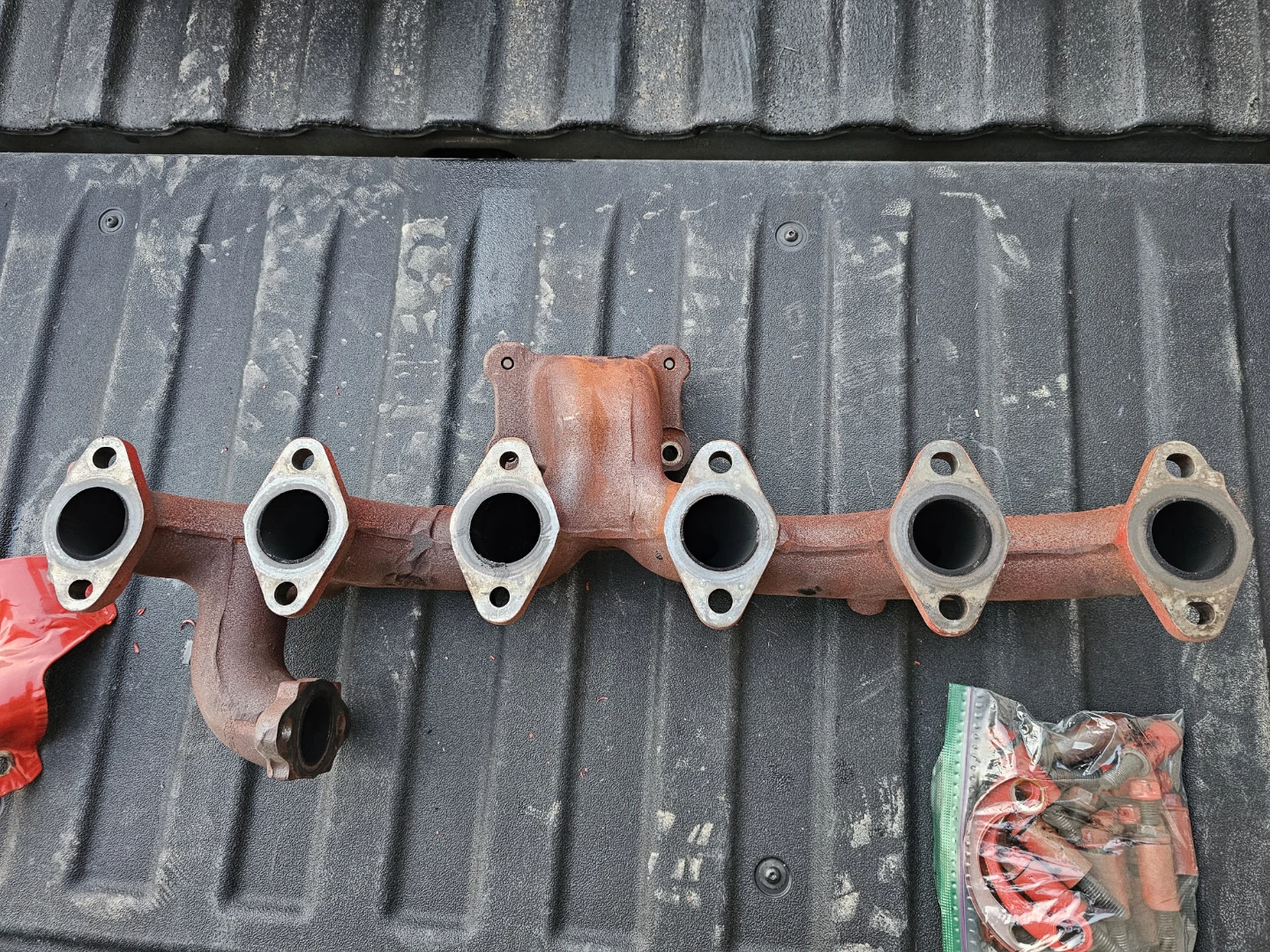 Exhaust Manifold 6564143 with bolts, spacers and heat shields