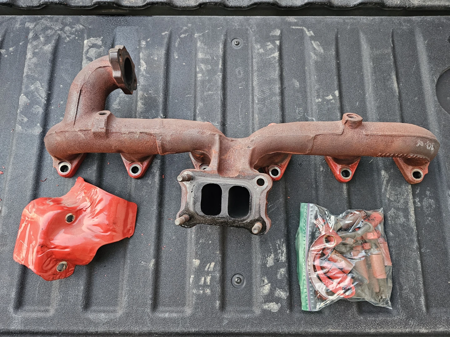 Exhaust Manifold 6564143 with bolts, spacers and heat shields - photo 3