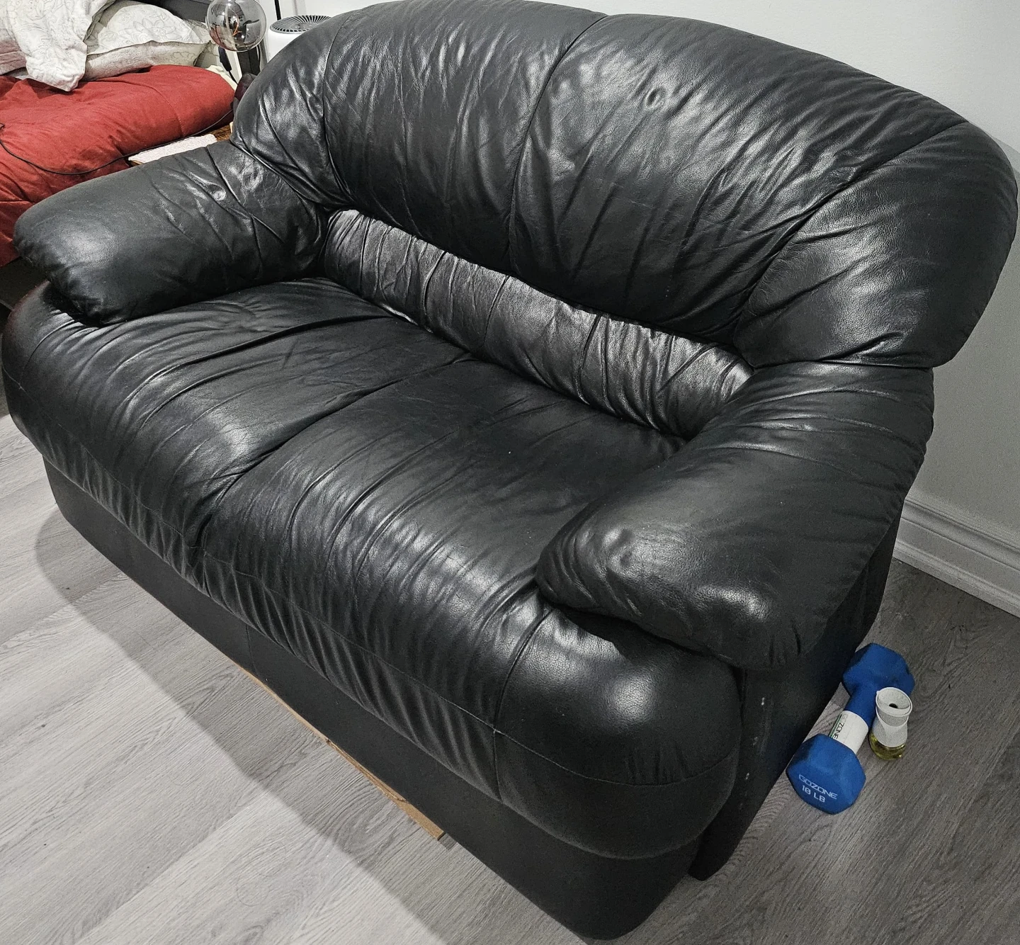 Black Leather Loveseat - photo 2